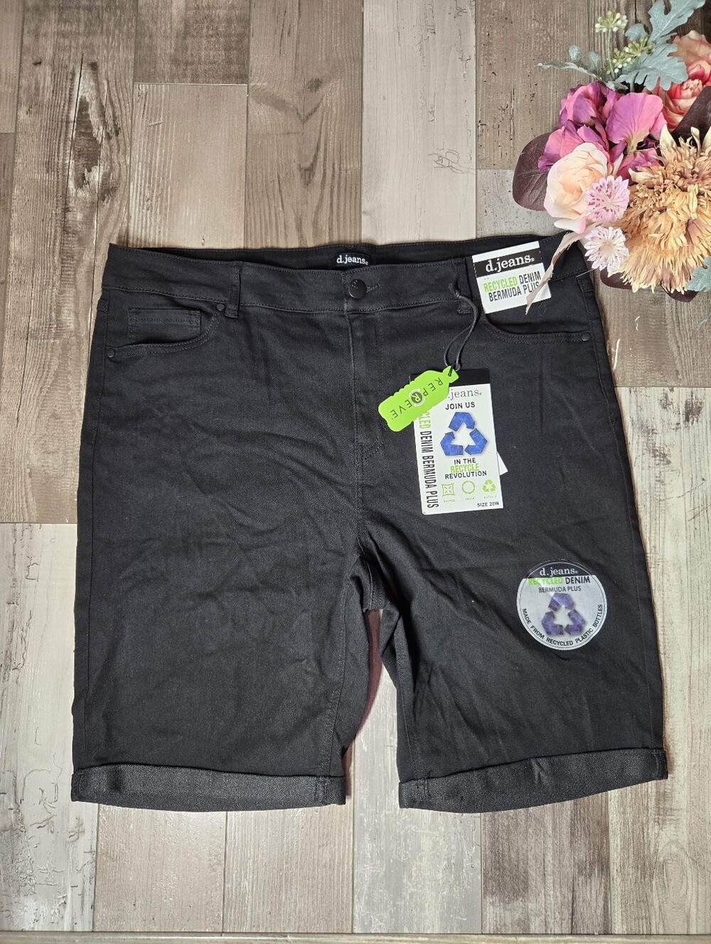 NWT d.jeans Black Recycled Denim Bermuda Shorts – Women’s 20W
